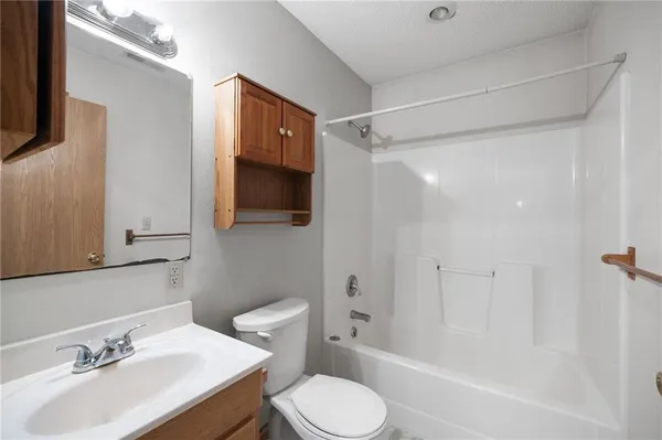 $224,000 | 124 Northwest 171 Road, Warrensburg, MO 64093