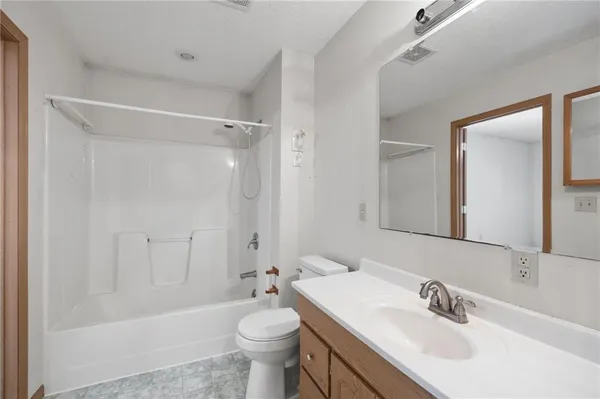 $224,000 | 124 Northwest 171 Road, Warrensburg, MO 64093