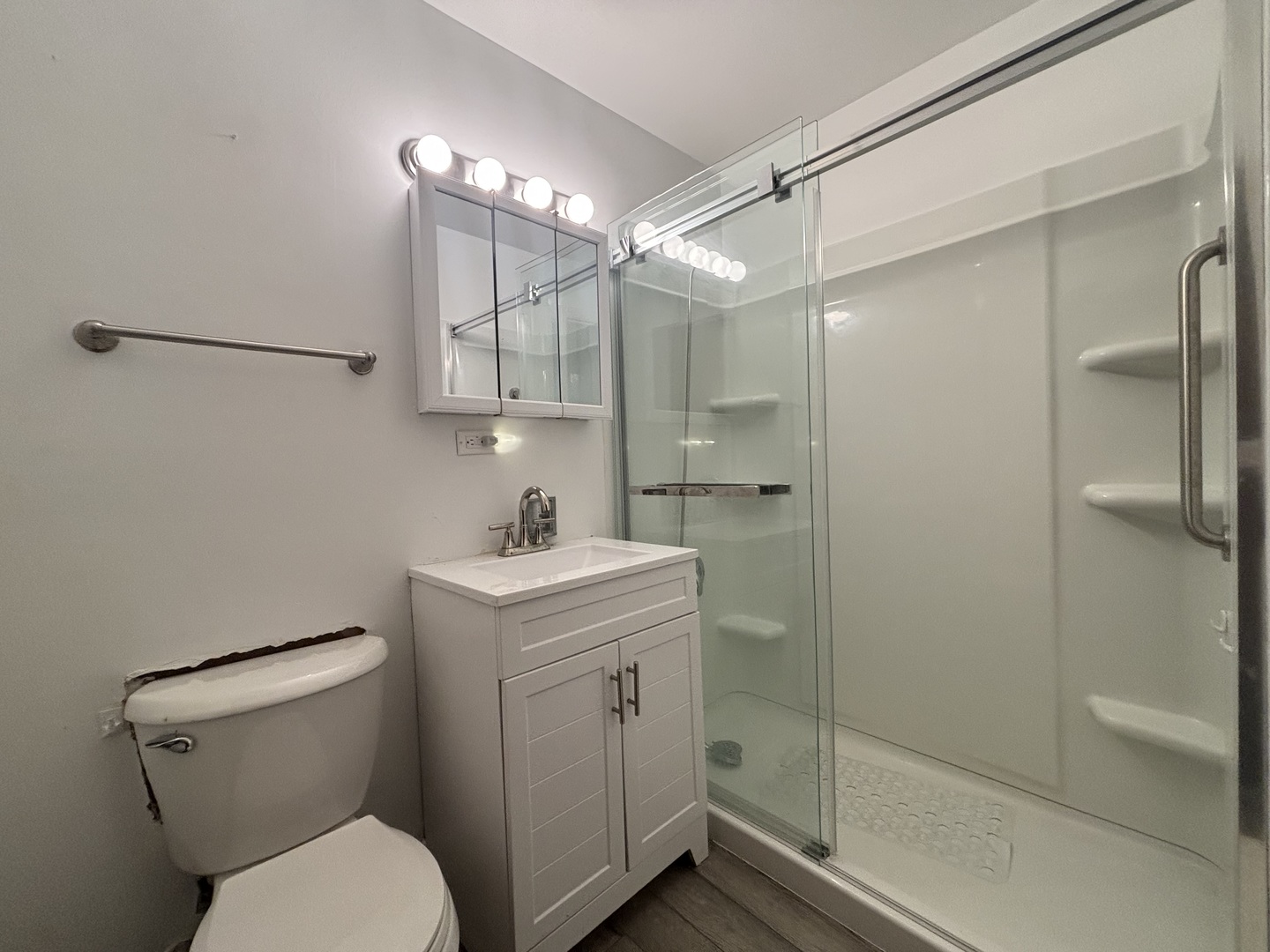 9546 Dee Road, Unit 1F Des Plaines, IL 60016 - Photo 8 of 10 Gallery Image 8