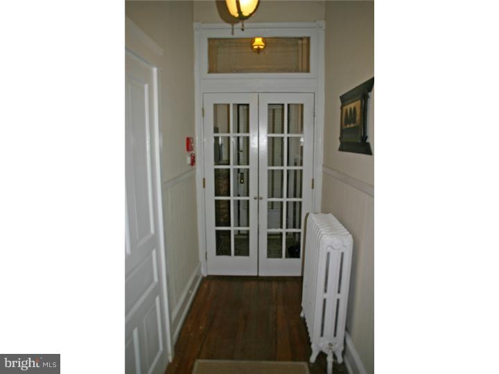 231 Pine Street Philadelphia, PA 19106 - Photo 2 of 11 Hallway