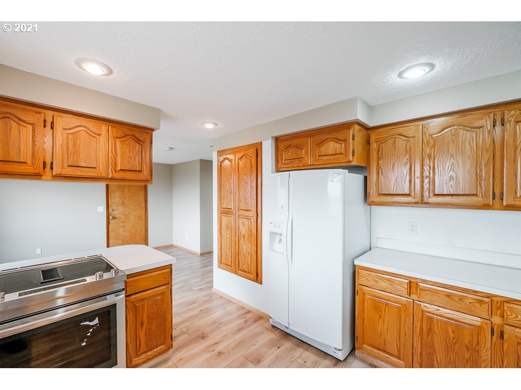 15305 Oakdale Road Dallas, OR 97338 - Photo 11 of 32 a kitchen with stainless steel appliances granite countertop a refrigerator and a stove top oven