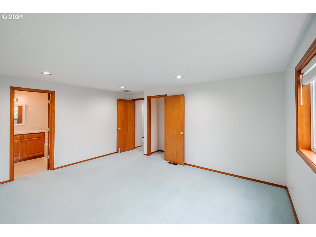 15305 Oakdale Road Dallas, OR 97338 - Photo 14 of 32 a view of an empty room with a window