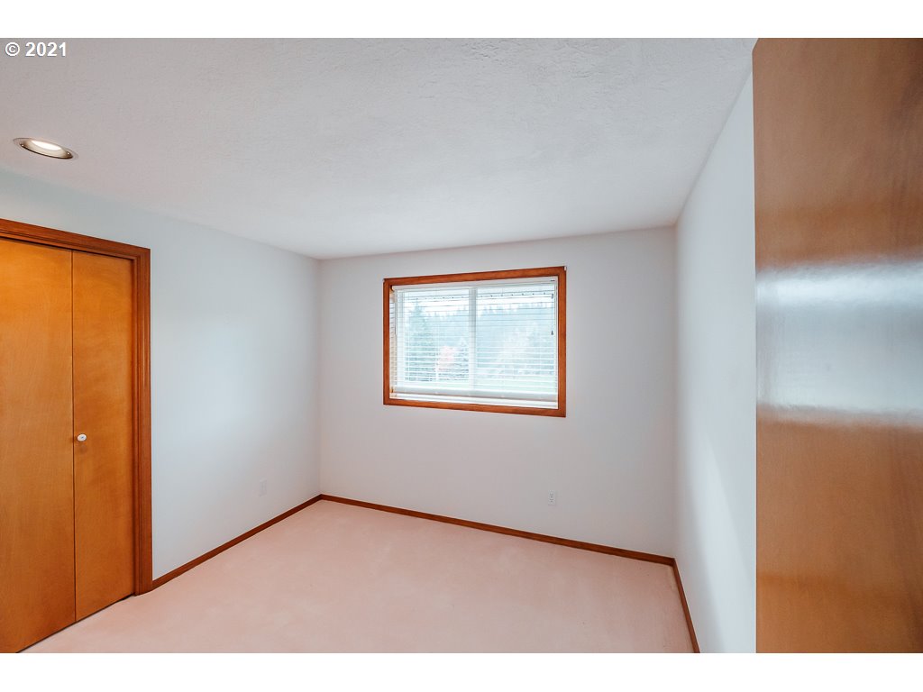15305 Oakdale Road Dallas, OR 97338 - Photo 17 of 32 a view of an empty room with a window