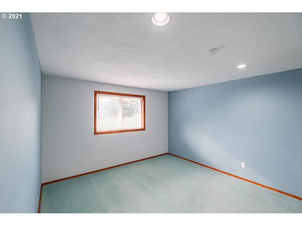 15305 Oakdale Road Dallas, OR 97338 - Photo 19 of 32 a view of an empty room with a window