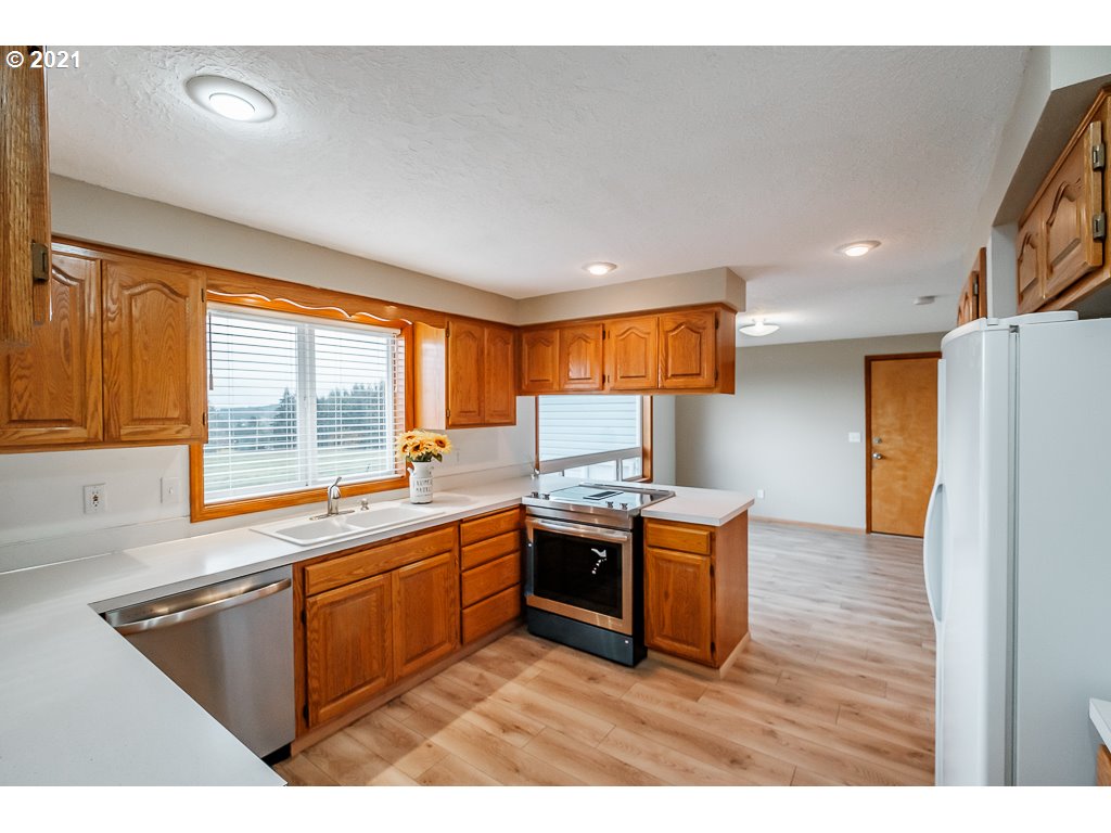 15305 Oakdale Road Dallas, OR 97338 - Photo 7 of 32 a kitchen with stainless steel appliances granite countertop a stove a sink and a refrigerator