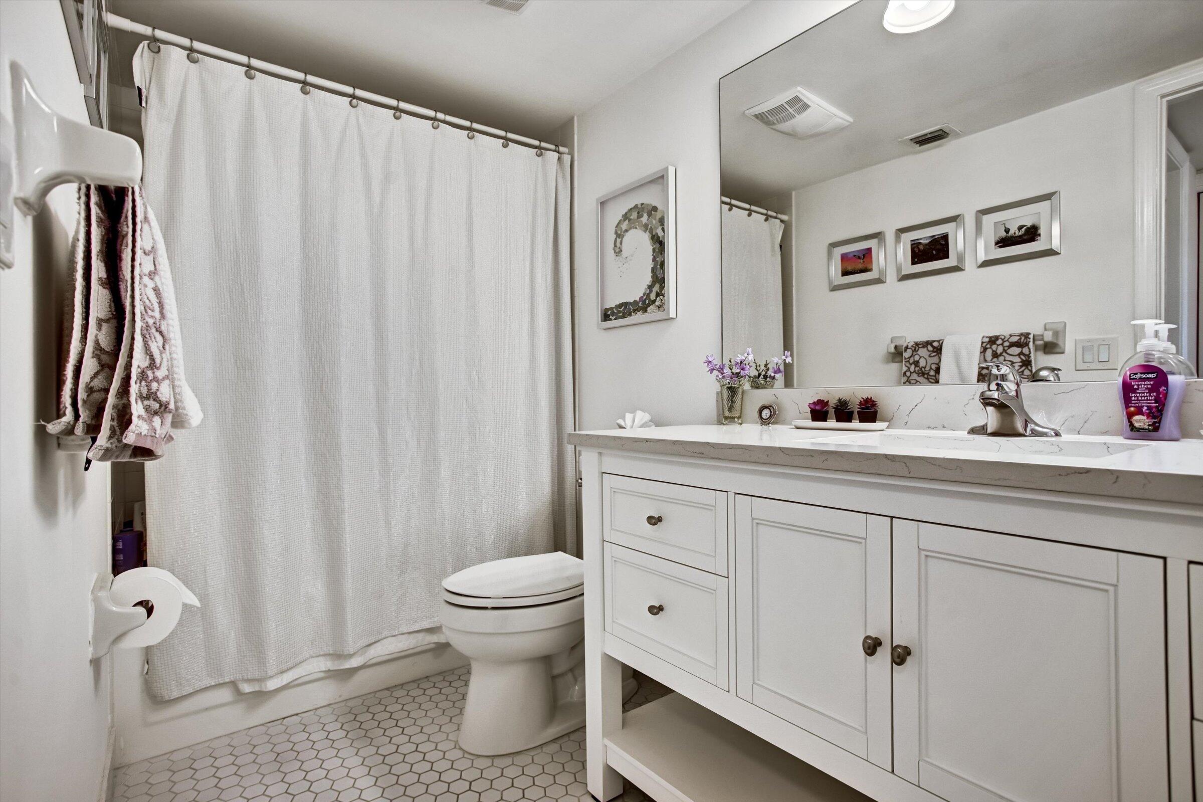 950 South Kanner Highway, Unit 206 Stuart, FL 34994 - Photo 16 of 30 Guest Bath