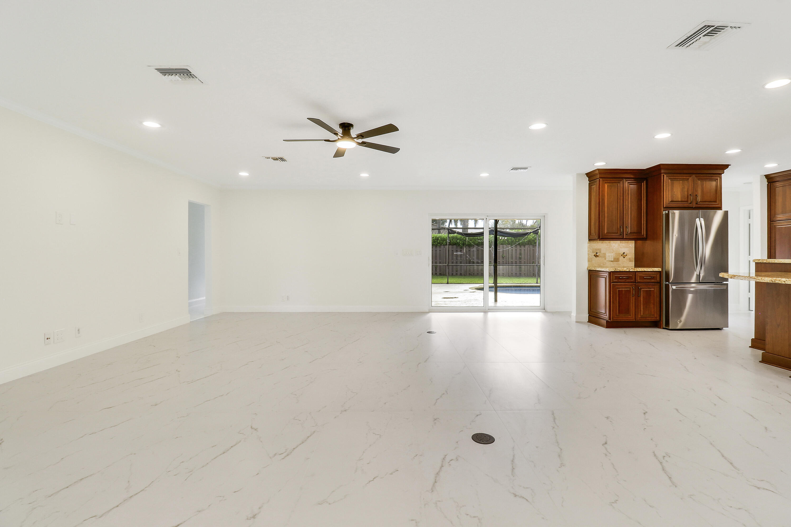 100 Southwest 15th Court Boca Raton, FL 33486 - Photo 15 of 41 Kitchen/Living