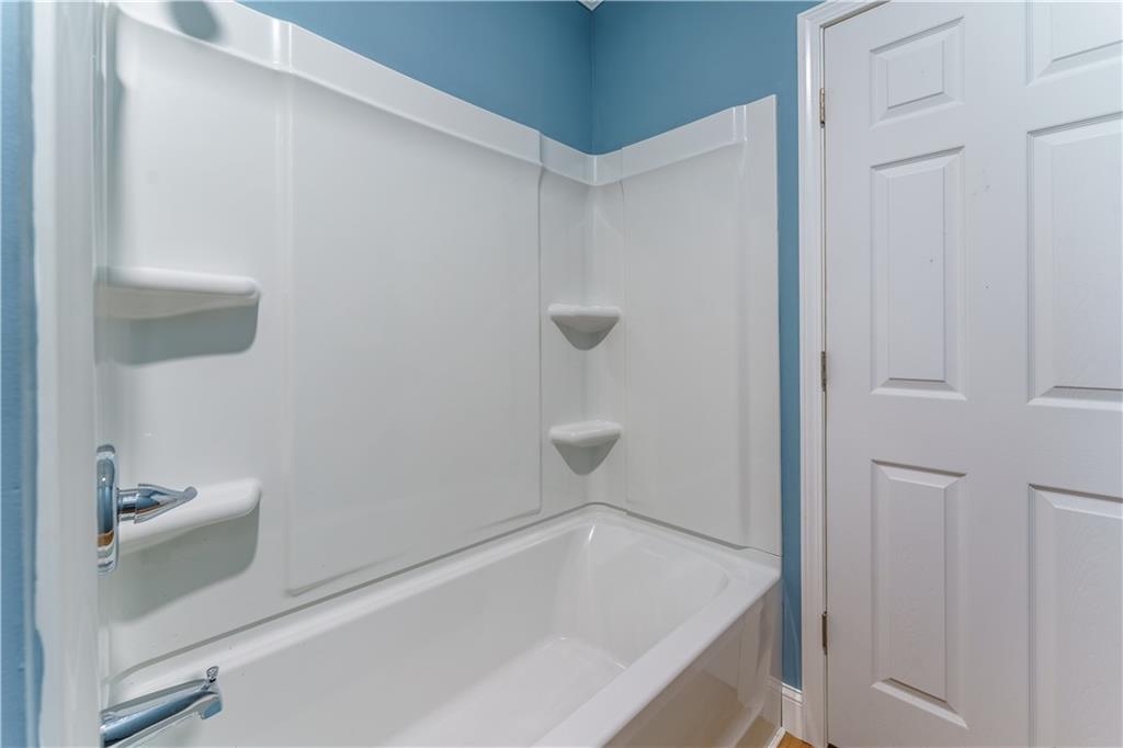 1412 Floyd Circle Gainesville, GA 30507 - Photo 29 of 38 a bathroom with a bathtub