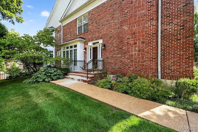 $1,250,000 | 212 Gay Avenue, Clayton, MO 63105