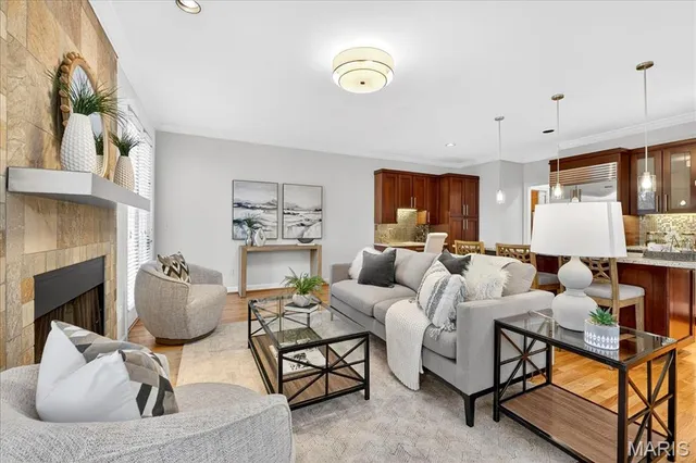 $1,250,000 | 212 Gay Avenue, Clayton, MO 63105