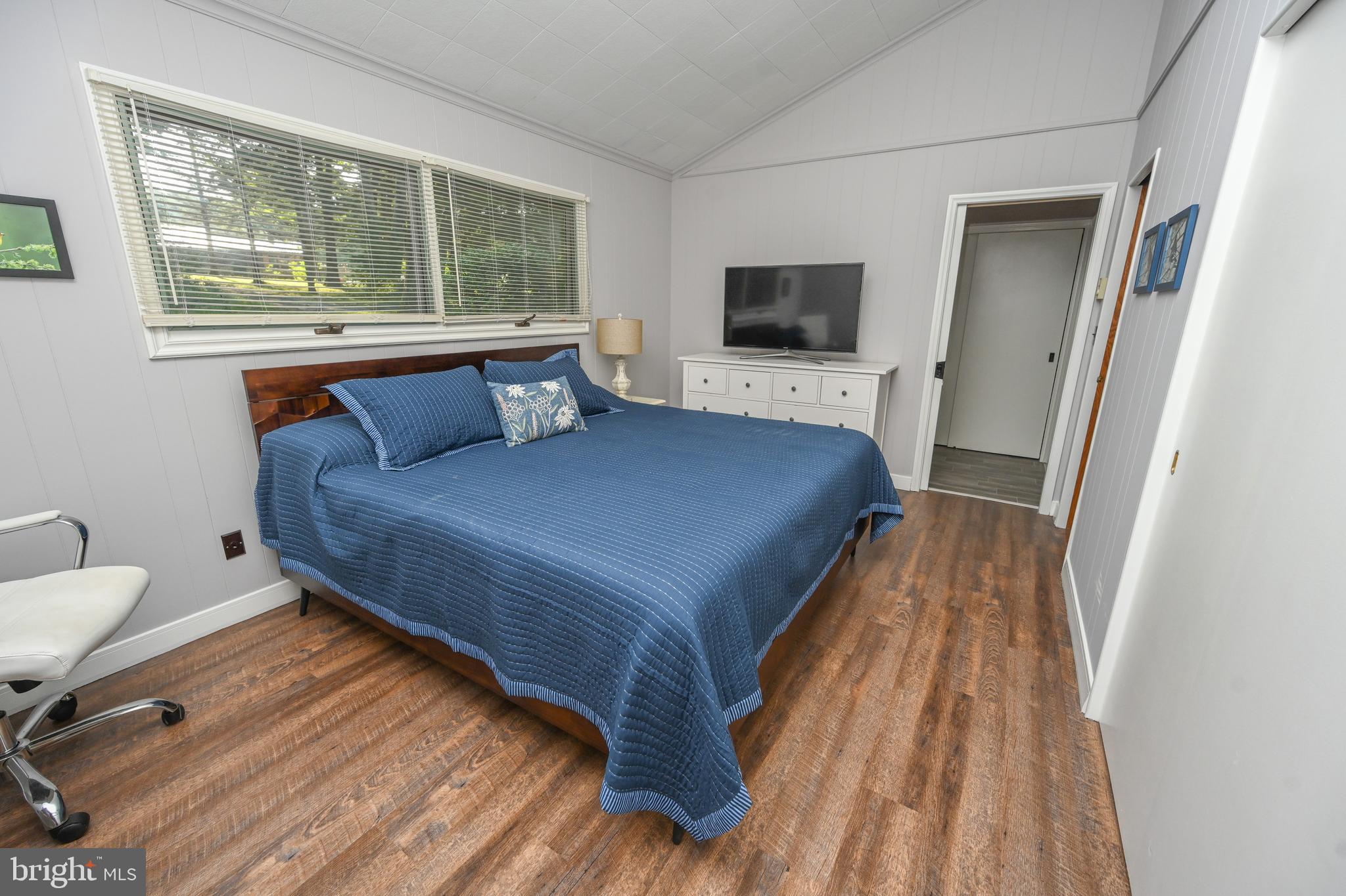 255 Foster Road Oakland, MD 21550 - Photo 27 of 84 Charming, spacious bedroom with vaulted ceiling.