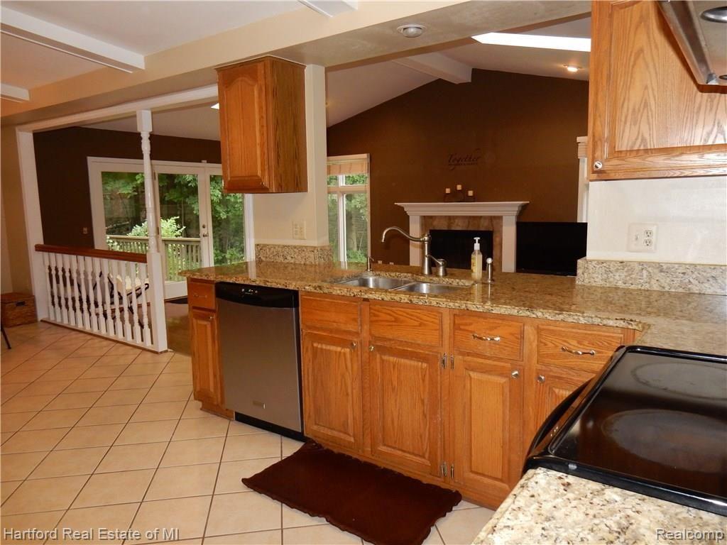 36768 Chesapeake Road Farmington Hills, MI 48335 - Photo 4 of 49
