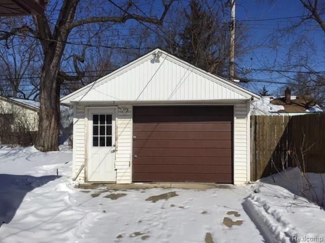 1592 Columbia Road Berkley, MI 48072 - Photo 9 of 10