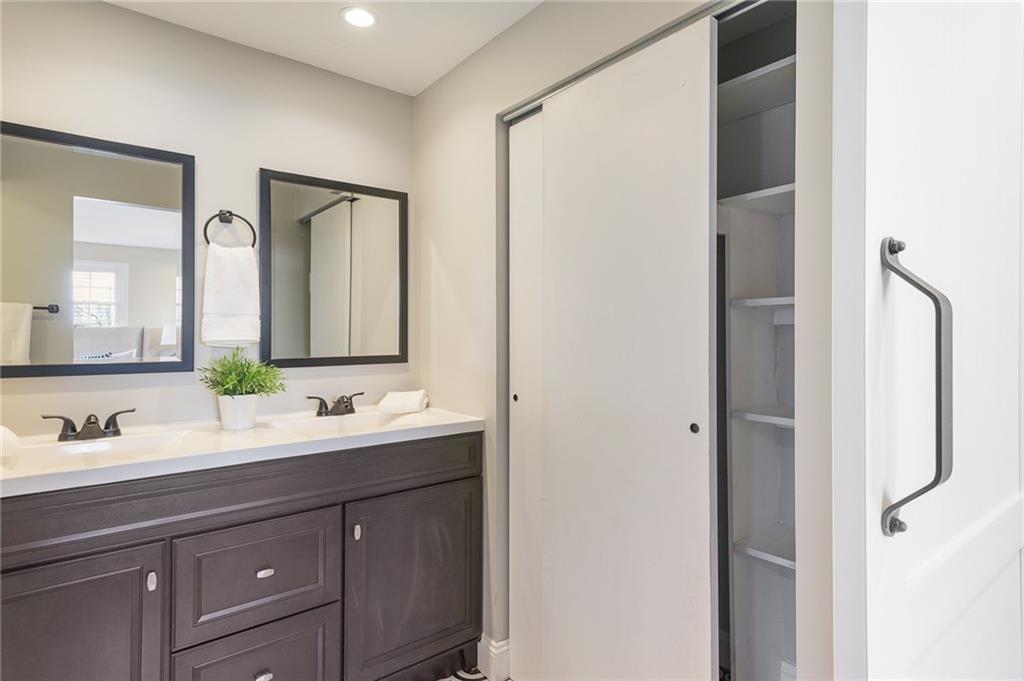 1721 Shawnee Road Indianapolis, IN 46260 - Photo 17 of 25 Gallery Image 17