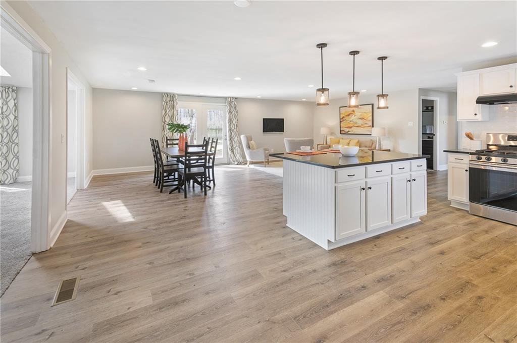 1721 Shawnee Road Indianapolis, IN 46260 - Photo 3 of 25 Gallery Image 3