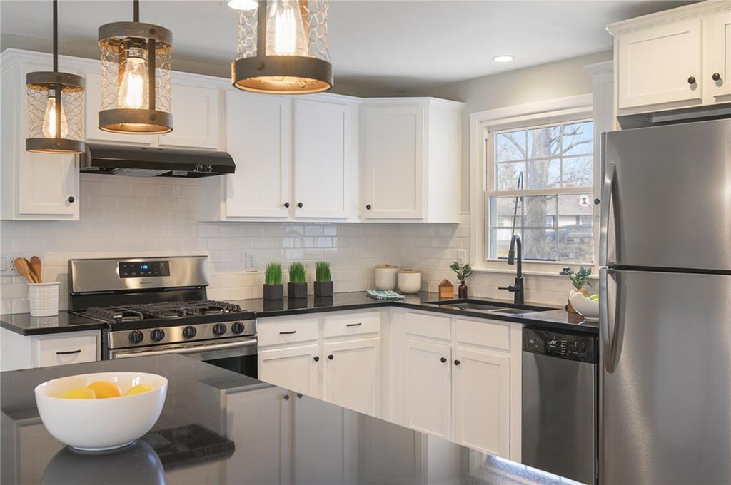 1721 Shawnee Road Indianapolis, IN 46260 - Photo 6 of 25 Gallery Image 6