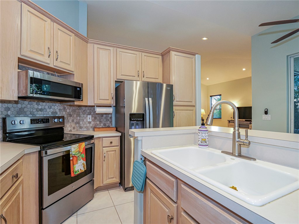 978 Island Club Square Vero Beach, FL 32963 - Photo 11 of 32