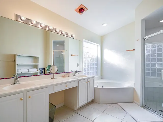 $3,000 | 978 Island Club Square, Vero Beach, FL 32963