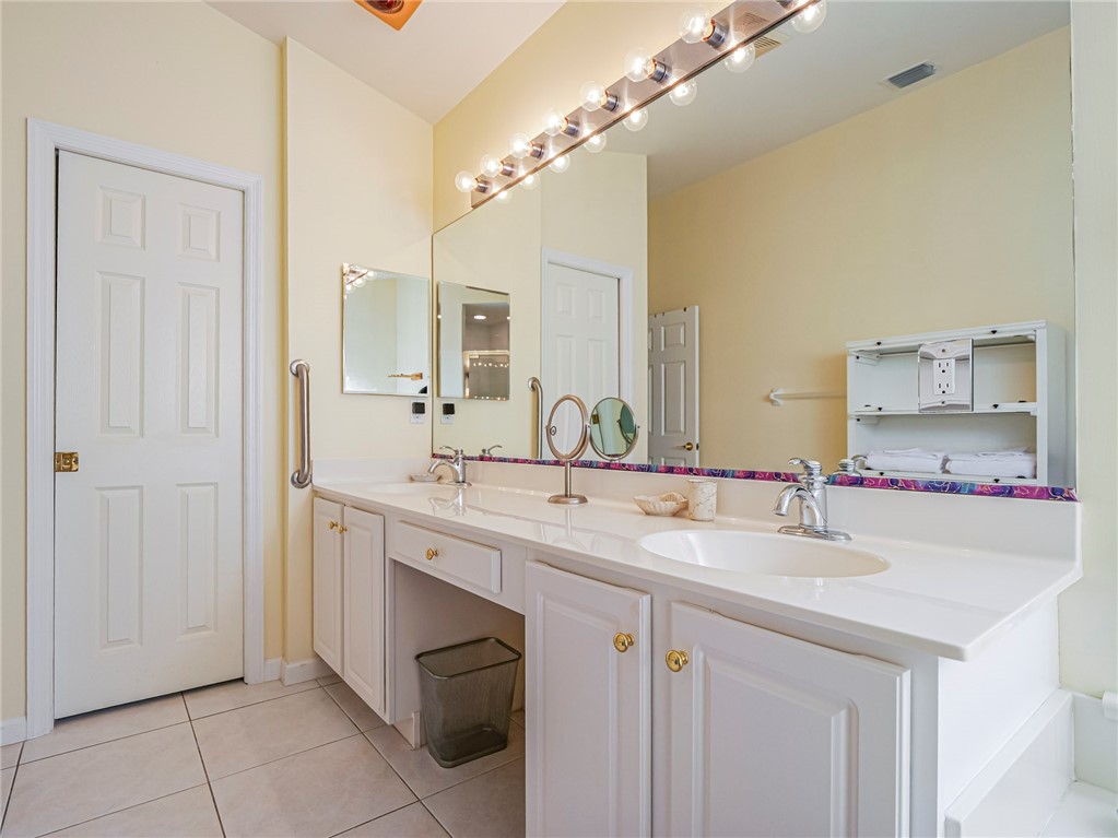 978 Island Club Square Vero Beach, FL 32963 - Photo 17 of 32