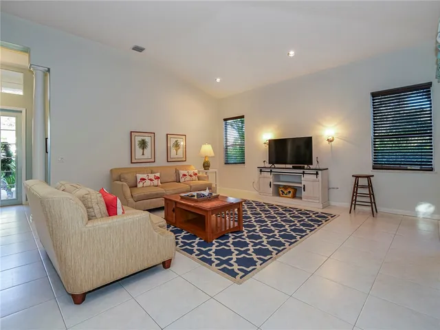 $3,000 | 978 Island Club Square, Vero Beach, FL 32963