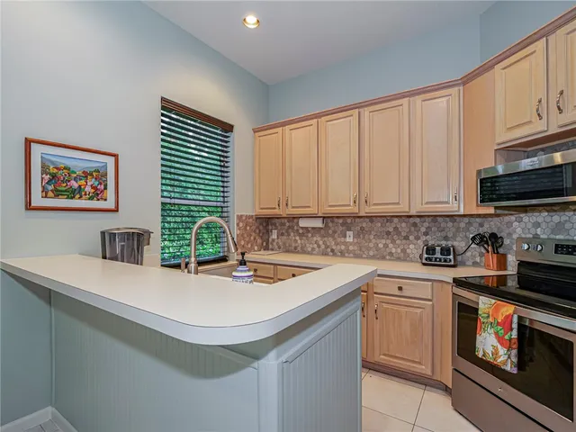 $3,000 | 978 Island Club Square, Vero Beach, FL 32963