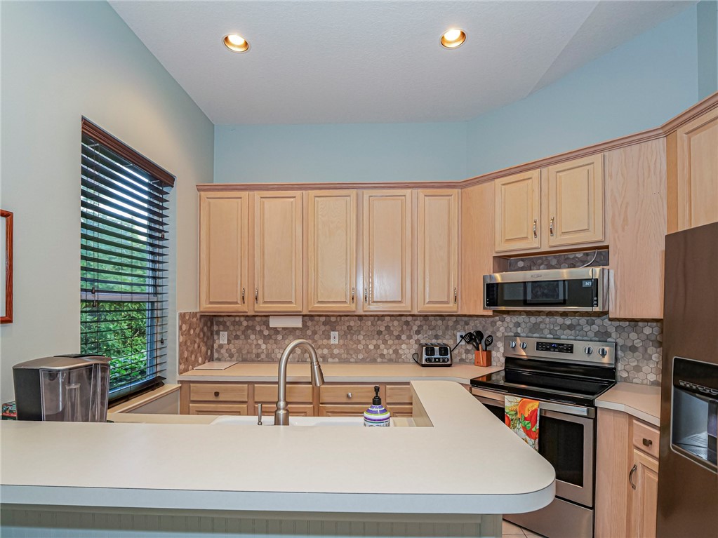 978 Island Club Square Vero Beach, FL 32963 - Photo 10 of 32