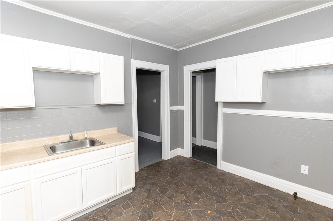 1030 Dewey Avenue Rochester, NY 14613 - Photo 10 of 21