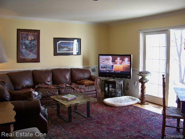 2960 Fry Road Highland, MI 48357 - Photo 12 of 25 Family Room