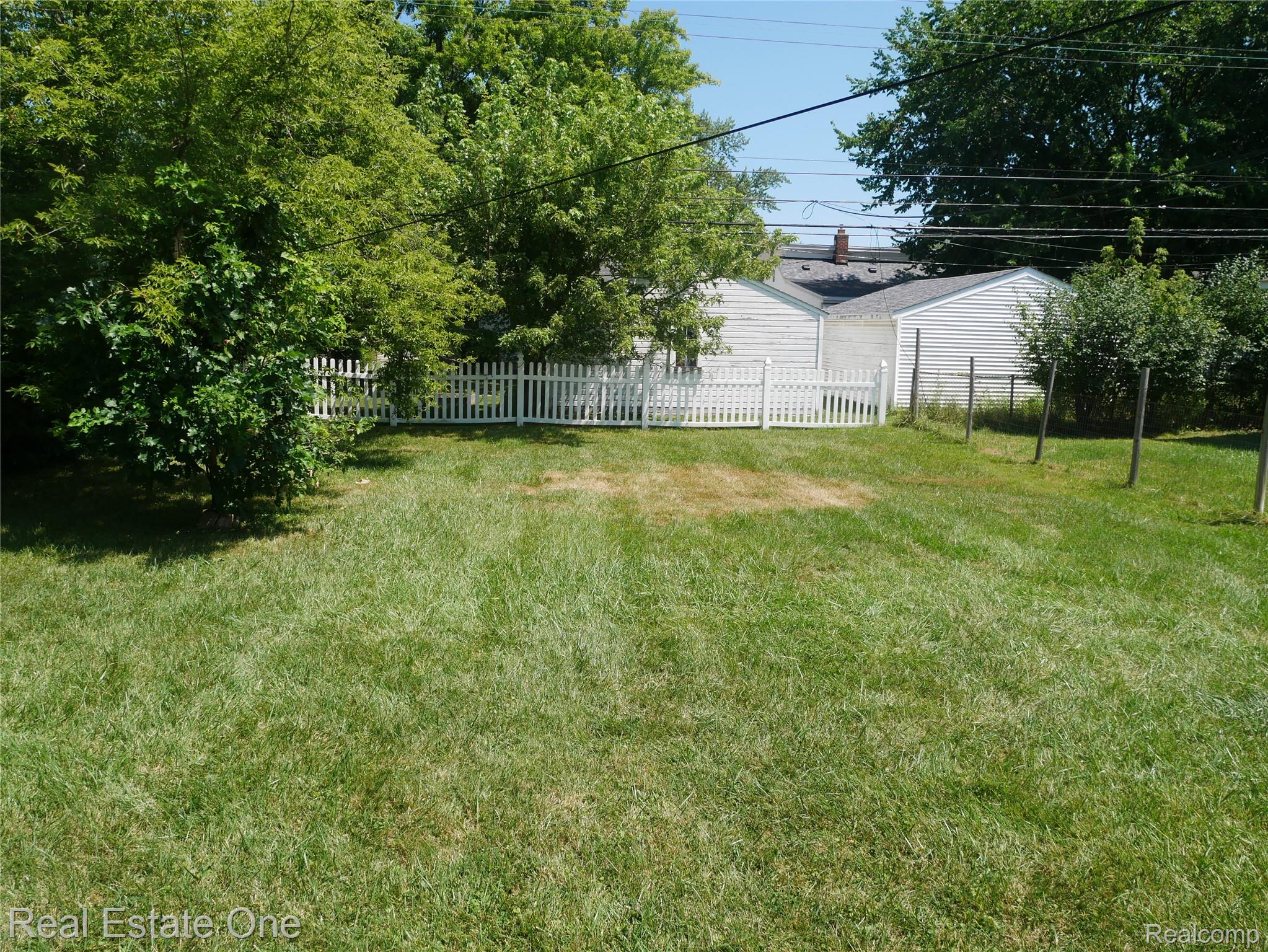3876 Greenfield Road Berkley, MI 48072 - Photo 10 of 10 P1060804.JPG