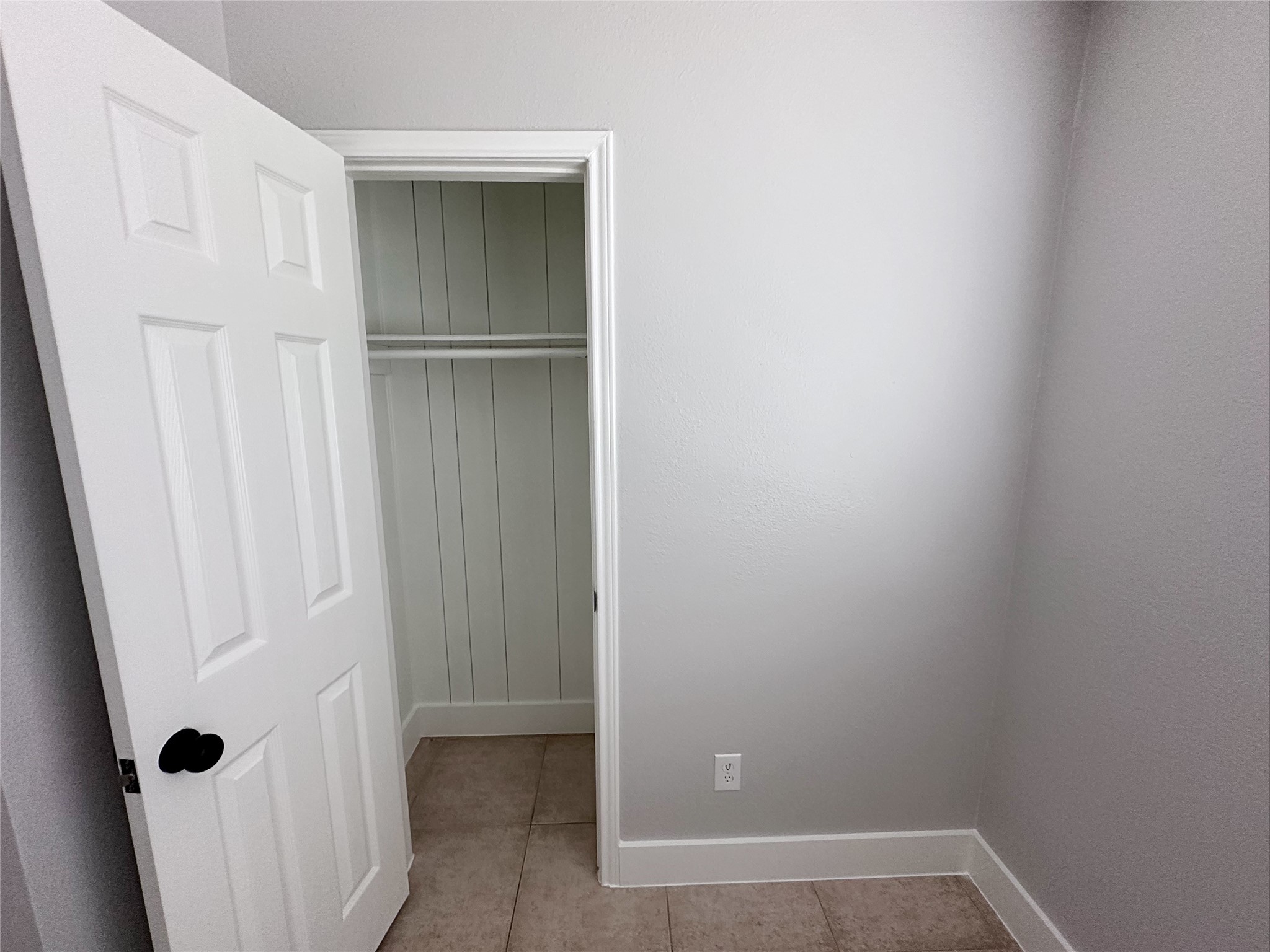 2324 Peppermill Road Houston, TX 77080 - Photo 18 of 20 Bedroom 1 closet