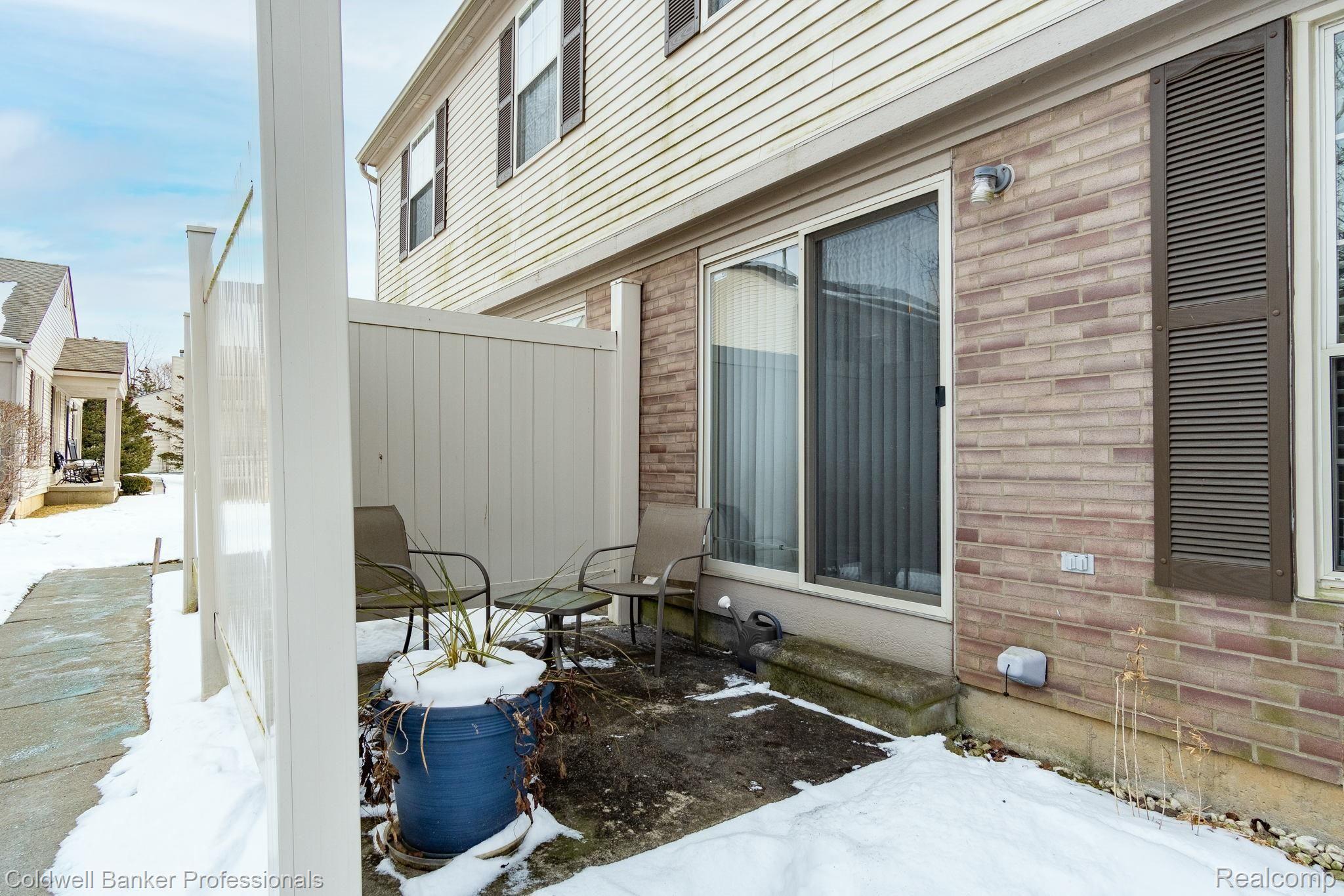 3048 High Pointe Ridge Road, Unit 47 Lake Orion, MI 48359 - Photo 3 of 21 Private Patio