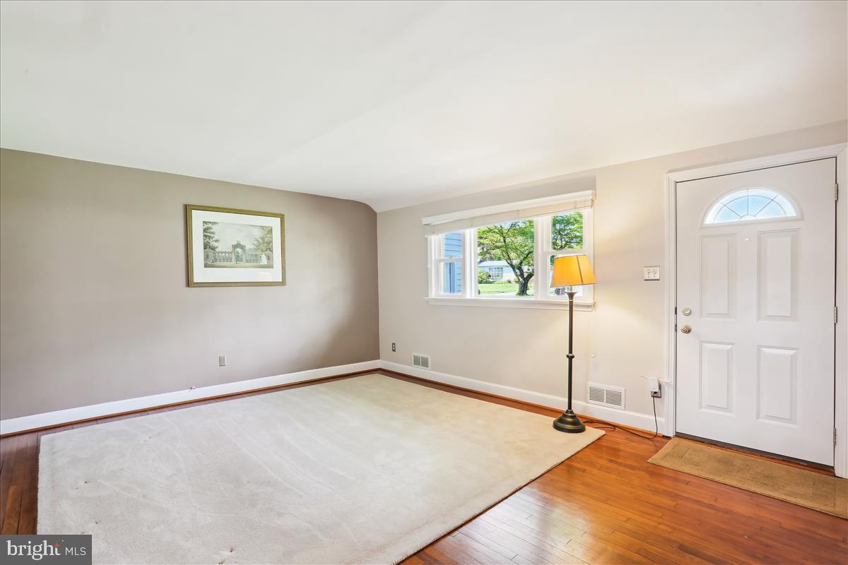 1806 Arcola Avenue Silver Spring, MD 20902 - Photo 4 of 32 Living Room