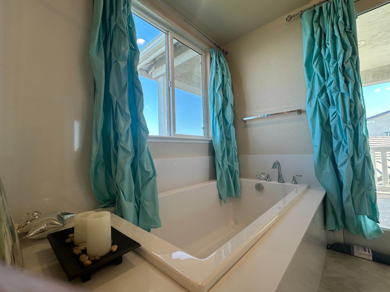 18006 Silver Springs Way Lathrop, CA 95330 - Photo 21 of 26 a bathroom with a tub and a sink