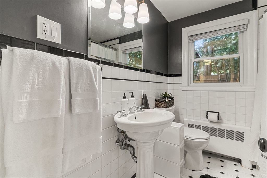 21 Hickory Road Wellesley, MA 02482 - Photo 15 of 39