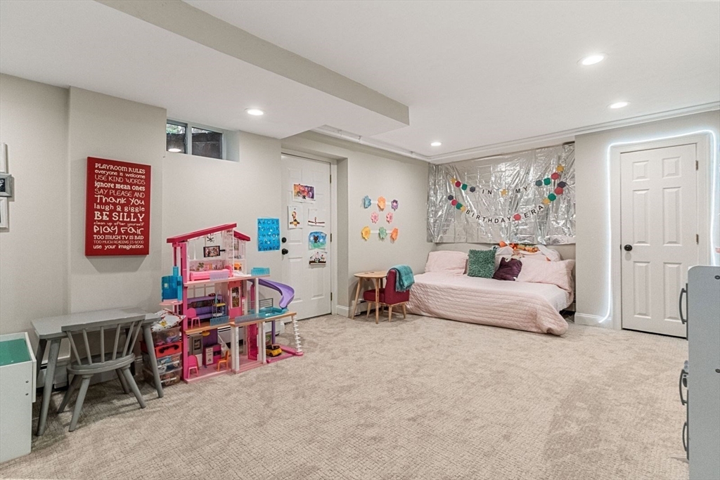 21 Hickory Road Wellesley, MA 02482 - Photo 25 of 39