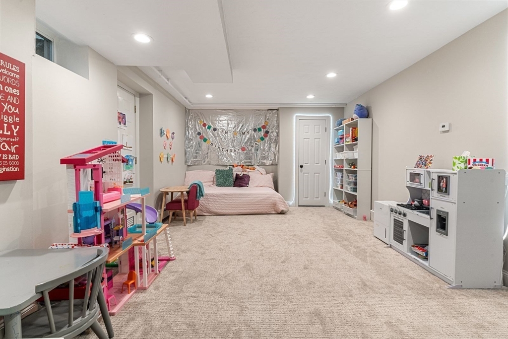 21 Hickory Road Wellesley, MA 02482 - Photo 26 of 39