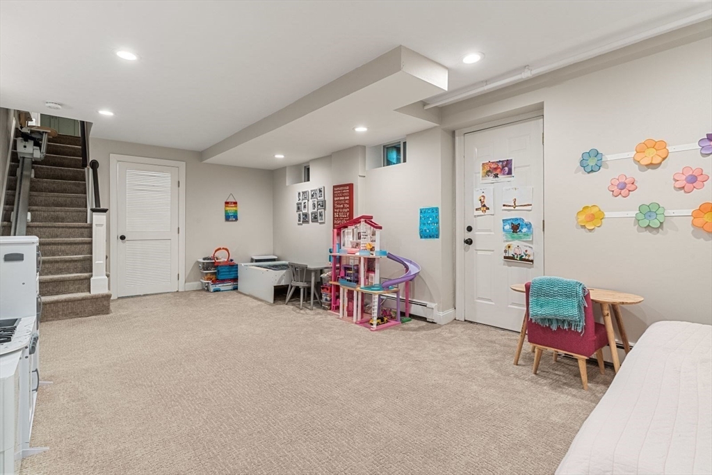 21 Hickory Road Wellesley, MA 02482 - Photo 27 of 39