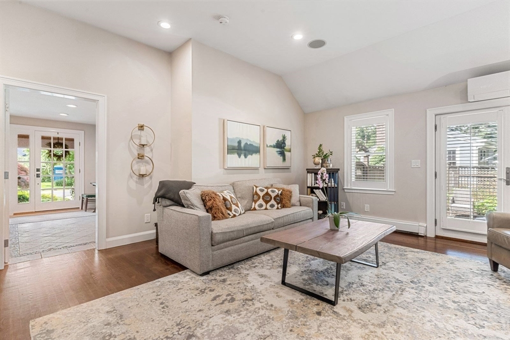 21 Hickory Road Wellesley, MA 02482 - Photo 3 of 39