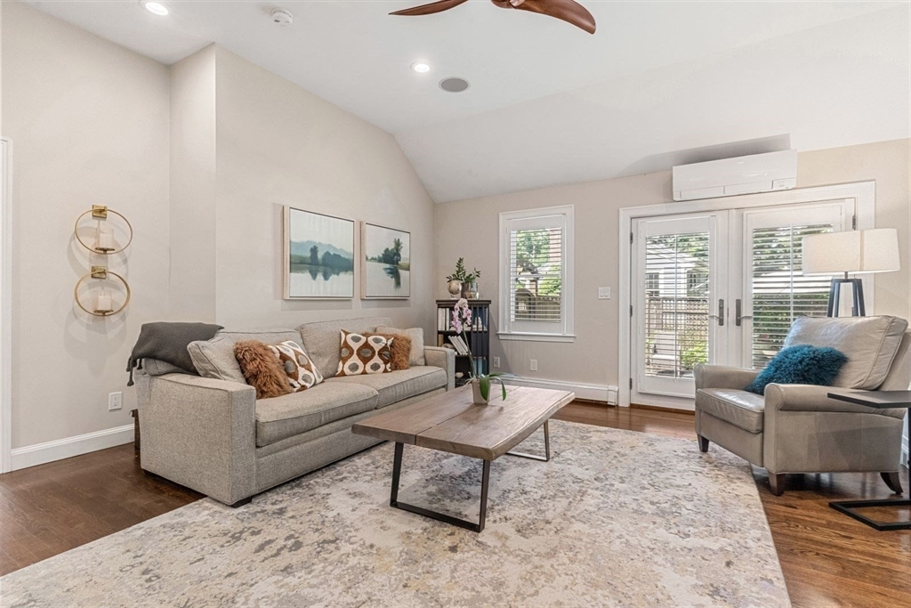 21 Hickory Road Wellesley, MA 02482 - Photo 4 of 39