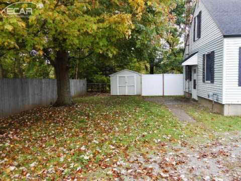 1009 Adams Road Burton, MI 48509 - Photo 13 of 18 20422551-12.JPG