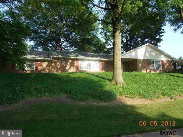 1820 Lilac Road York, PA 17408 - Photo 2 of 36 Gallery Image 2