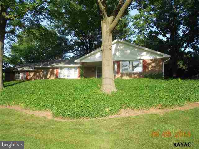 1820 Lilac Road York, PA 17408 - Photo 3 of 36 Gallery Image 3