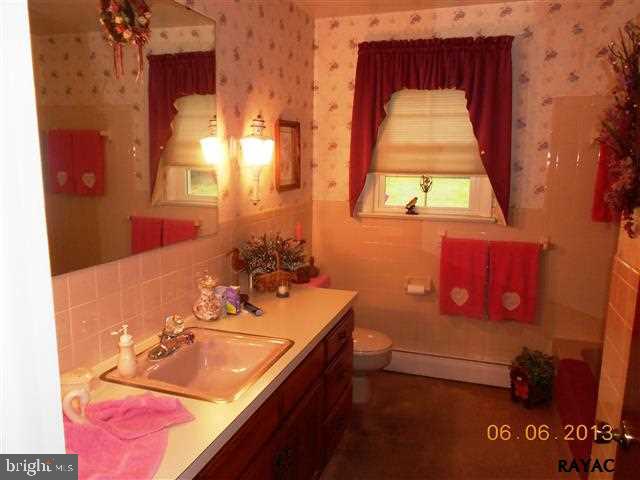 1820 Lilac Road York, PA 17408 - Photo 10 of 36 Gallery Image 10