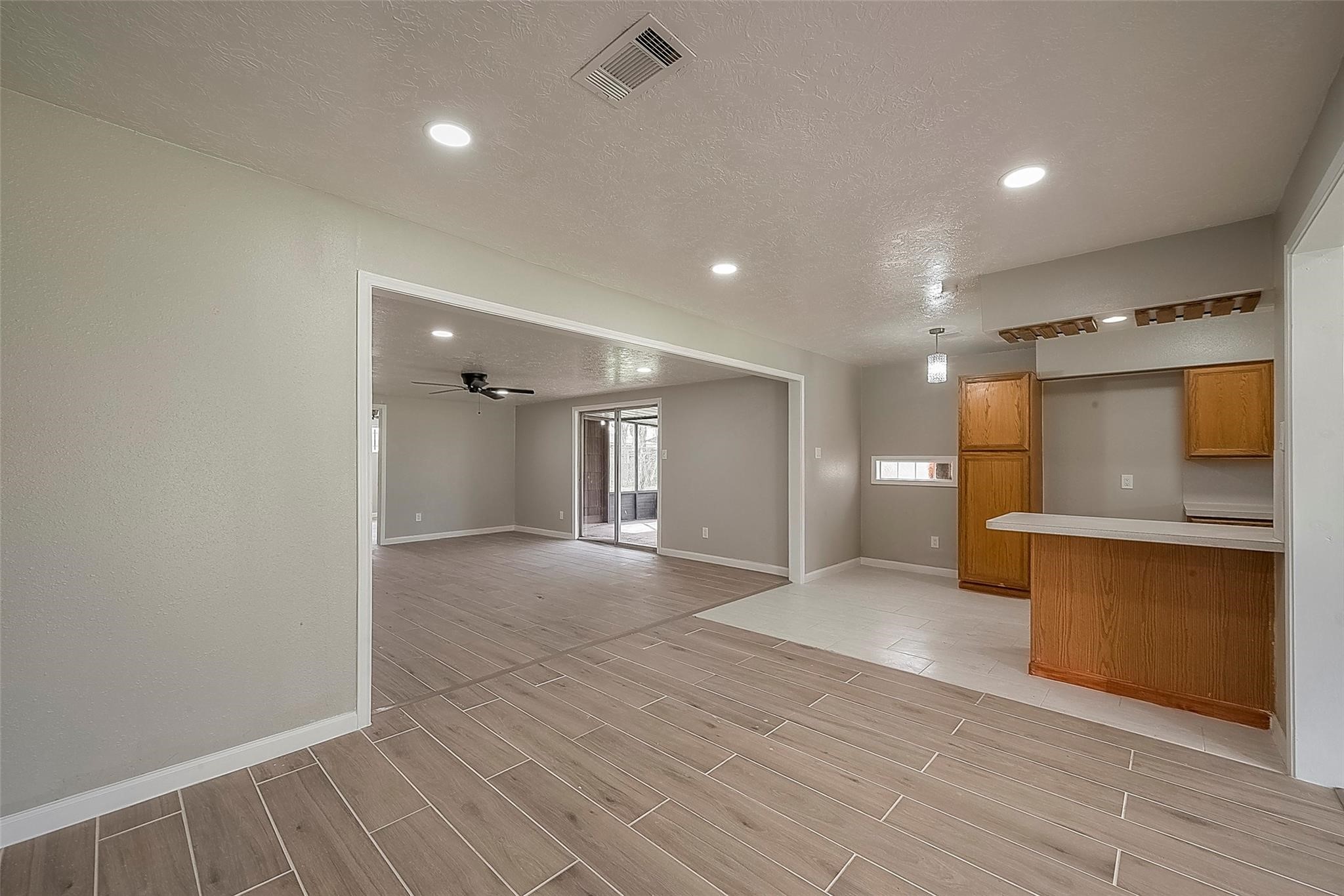 5874 Reed Road Houston, TX 77033 - Photo 6 of 30 Gallery Image 6