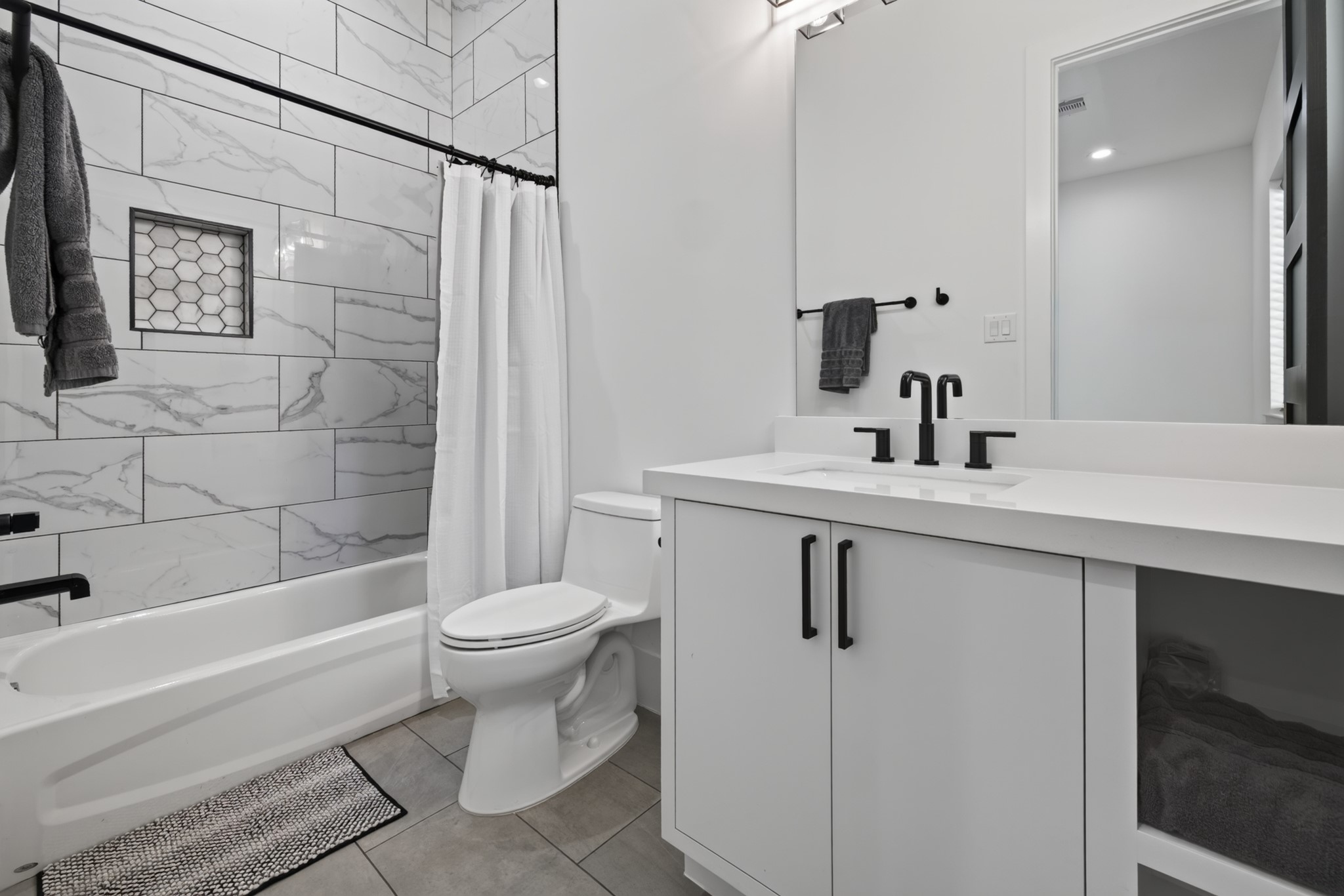 1432 Bingle Road Houston, TX 77055 - Photo 28 of 50 Gallery Image 28