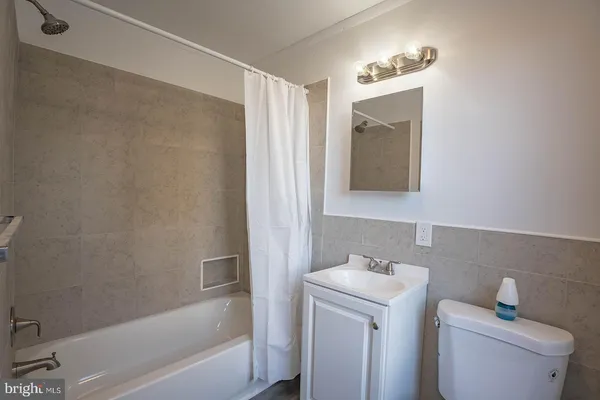 $1,800 | 120-122 Perry Street, Trenton, NJ 08618
