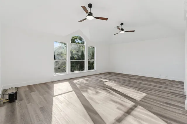 $577,500 | 808 Lake Bridge Drive, Lake Dallas, TX 75065