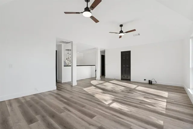 $577,500 | 808 Lake Bridge Drive, Lake Dallas, TX 75065