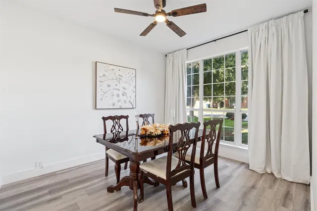 $577,500 | 808 Lake Bridge Drive, Lake Dallas, TX 75065