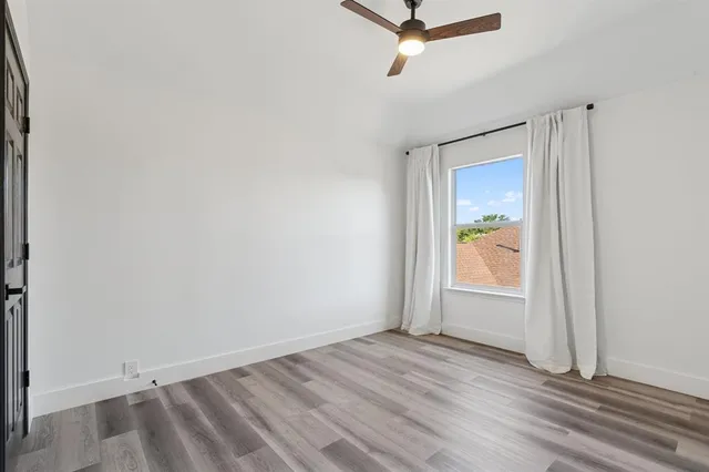 $577,500 | 808 Lake Bridge Drive, Lake Dallas, TX 75065